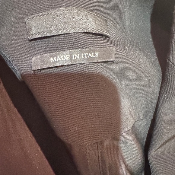 Prada Black Tailored Double ButtonBlazer with Notched Lapels. Size 38 - Picture 4 of 4